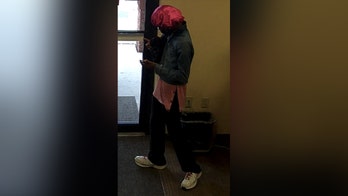 Florida teen attempts to rob bank wearing mask and large pink shower cap: authorities