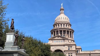 Trump pushes Texas Republicans to redraw congressional maps to help defend GOP's House majority