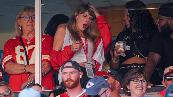 Taylor Swift shows up at Chiefs game amid Travis Kelce dating rumors