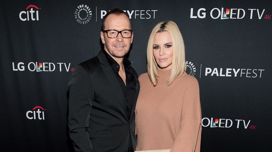 Jenny McCarthy made husband Donnie Wahlberg faint with sexy swimsuit photos