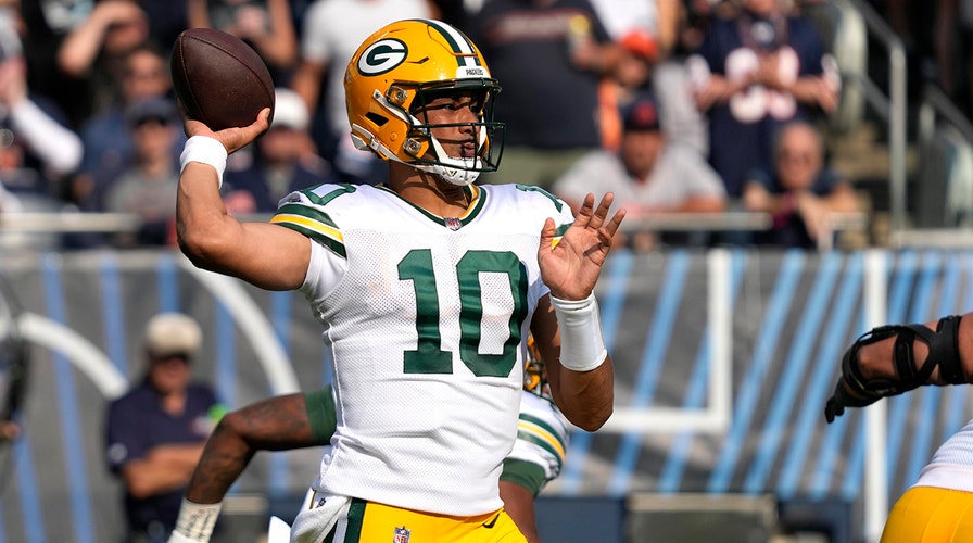 Packers' Jordan Love Throws For Three TDs In Win Over Rival Bears | Fox ...