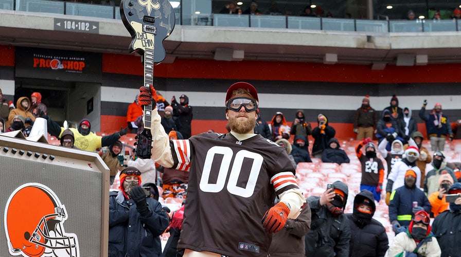 Cleveland Browns Jerseys in Cleveland Browns Team Shop 