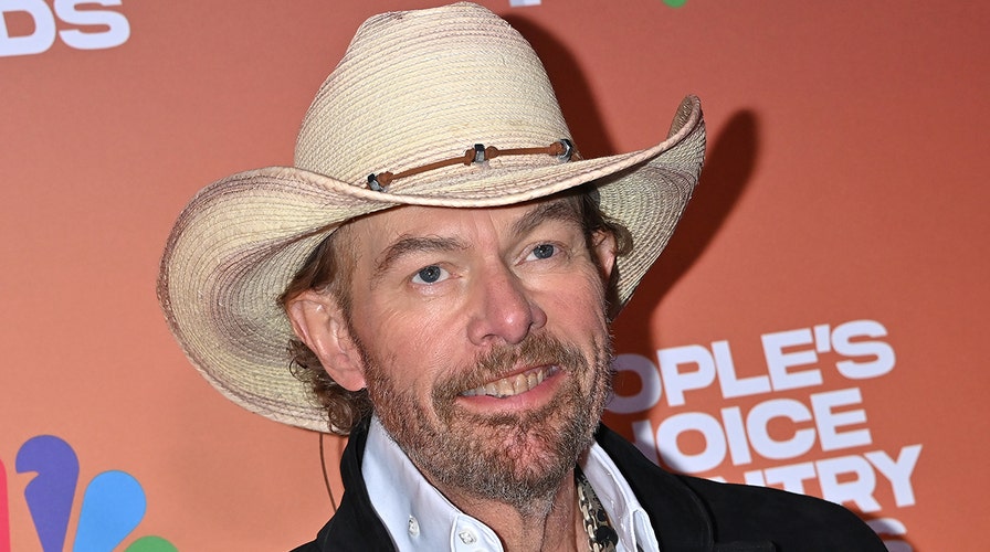 Toby Keith says 'it's pretty crazy' to be receiving the Icon Award at the 'People's Choice Country Awards'