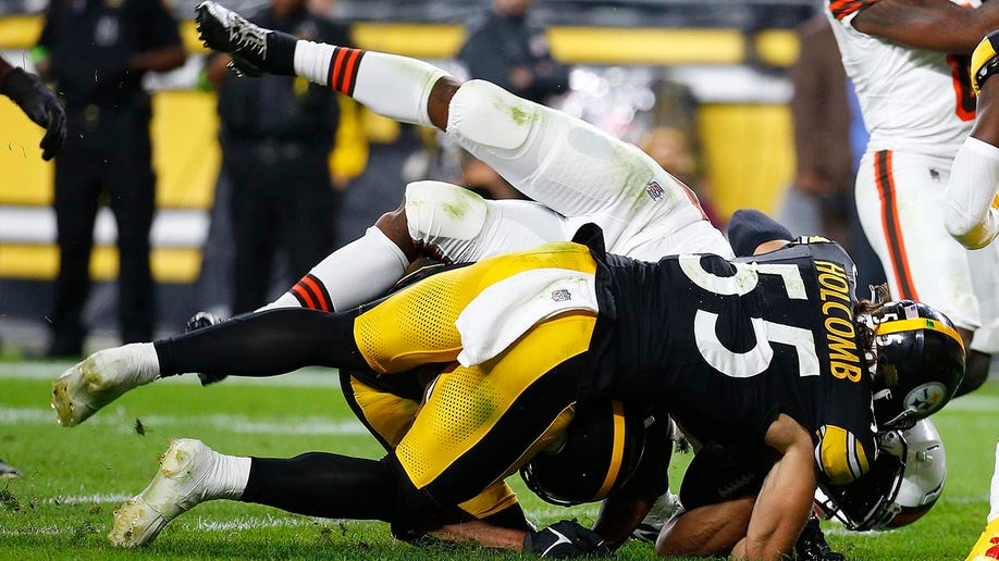 NFL Week 2 Review In Photos Nick Chubb S Gruesome Injury Chris Olave   78f2c31d Nick Chubb 