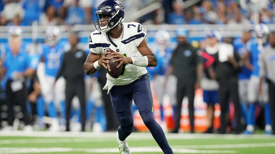 Seahawks' Geno Smith leads game-winning drive in overtime to beat