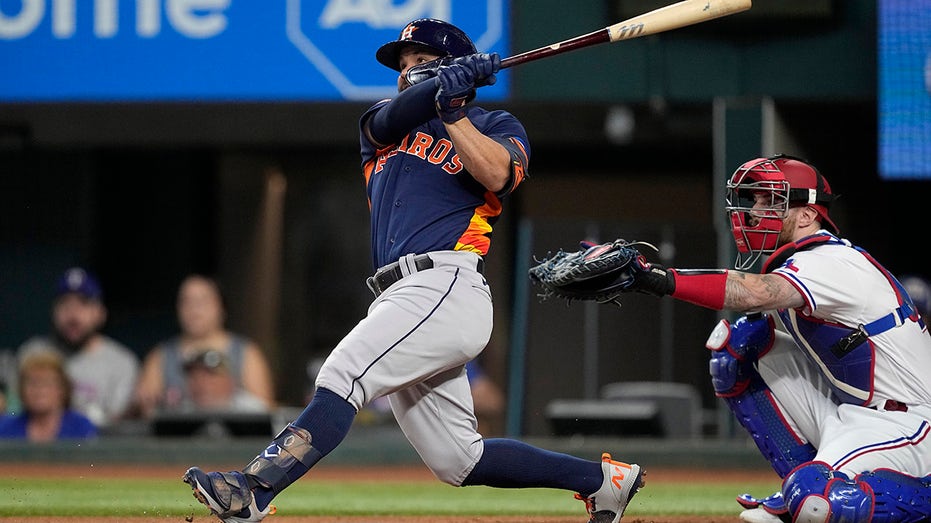 Jose Altuve smashes a solo home run to extend Astros' lead over