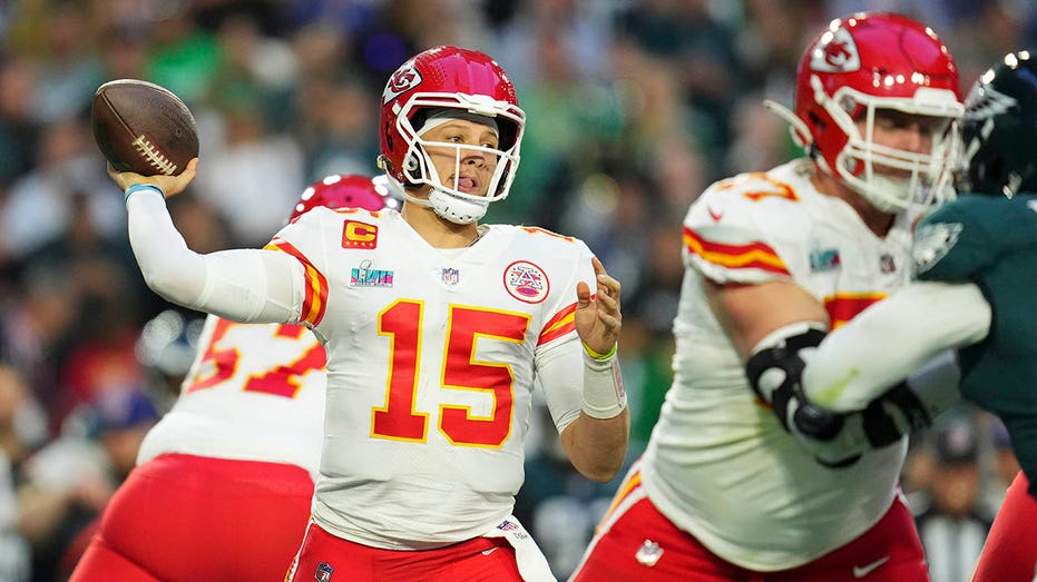 SUNDAY NIGHT FOOTBALL IS AGAIN HOME TO THE BEST & BRIGHTEST IN 2022 – TOM  BRADY VS. PATRICK MAHOMES, AARON RODGERS VS. JOSH ALLEN, BEARS VS. PACKERS,  COWBOYS VS. EAGLES AND MORE