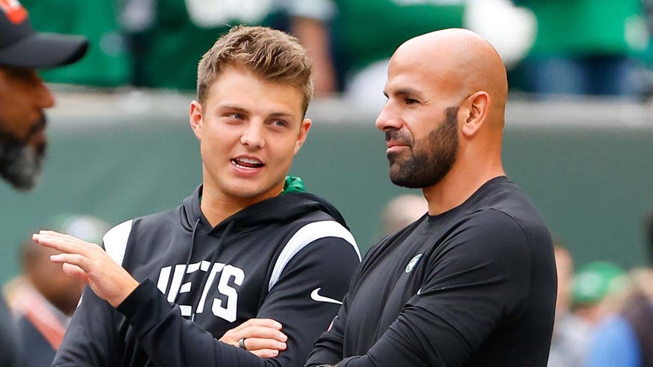 New York Jets head coach, Robert Saleh, doesn't panic over Aaron Rodgers'  late arrival to the team