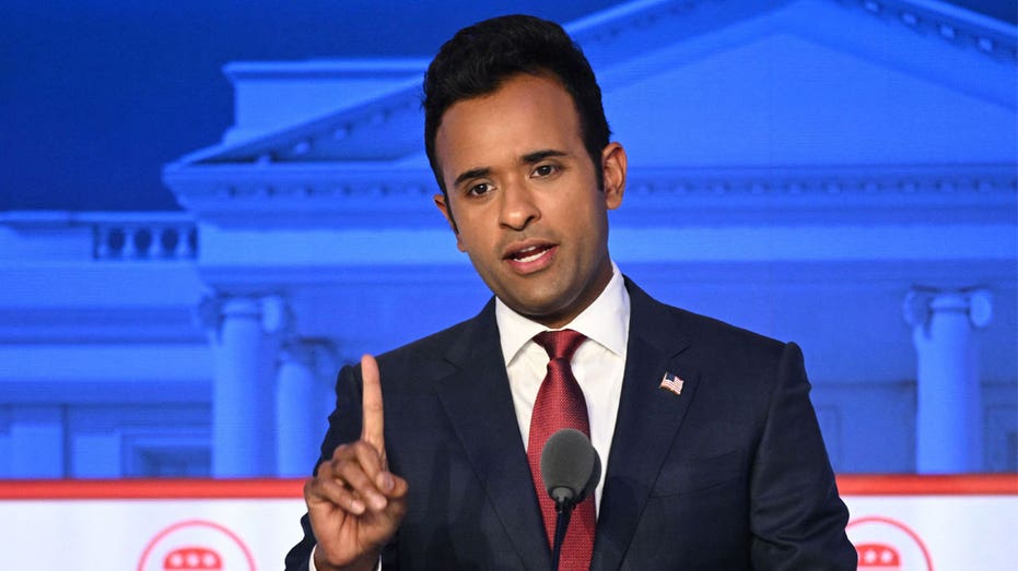 Behind in the polls, Vivek Ramaswamy is barnstorming Iowa, bashing the GOP as he goes