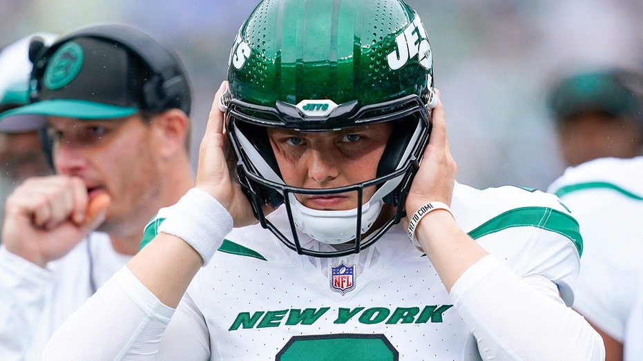 Jets' Robert Saleh stamps out 'conspiracy theory' about Zach Wilson after loss