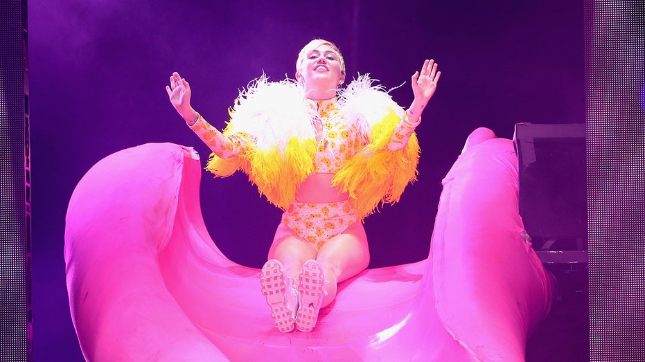 Miley Cyrus self-funded 2014 ‘Bangerz’ tour as an ‘investment’ in herself: ‘Didn’t make a dime’