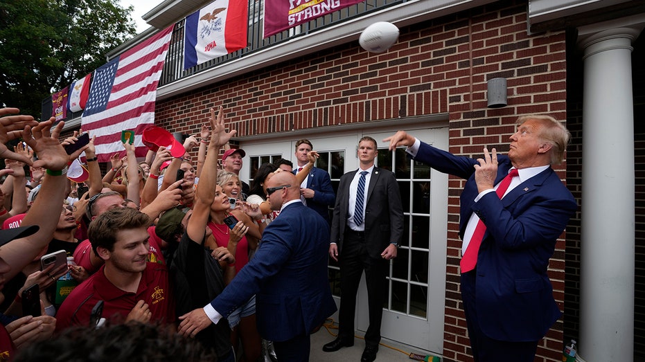 Donald Trump Tailgates Before Iowa Iowa State Game Crowd Goes Crazy As donald-trump-tailgates-before-iowa-iowa-state-game-crowd-goes-crazy-as