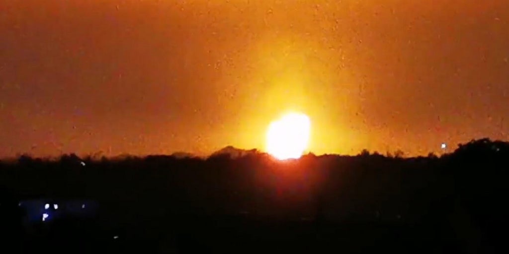 Huge fireball spotted in England night sky after lighting strike - Vimarsana News