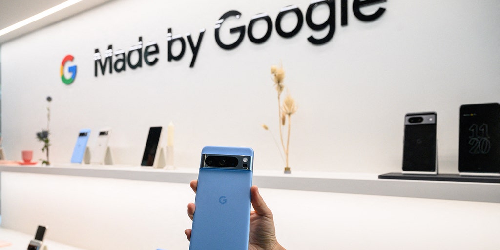 Google's new tech: How does the Pixel 8 stack up to the iPhone 15? - Vimarsana News