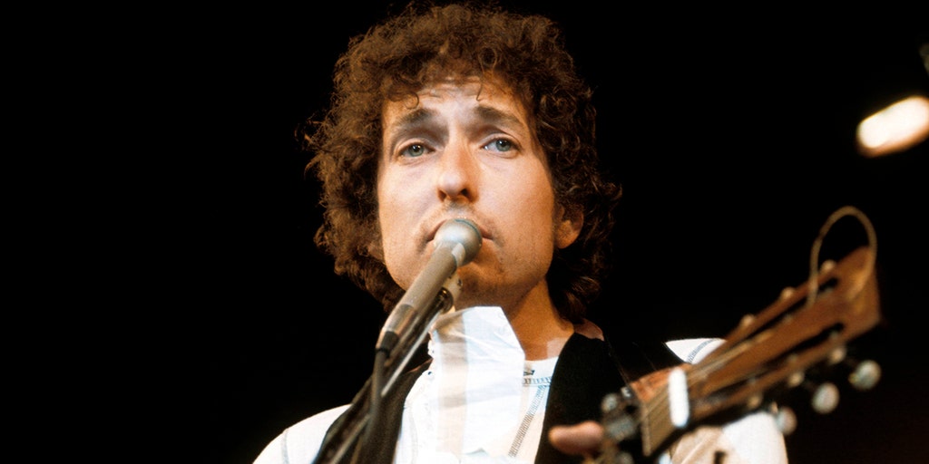 洋楽 BOB DYLAN Christ didn't preach religion Bob Dylan's faith in Christianity survived backlash from fans who