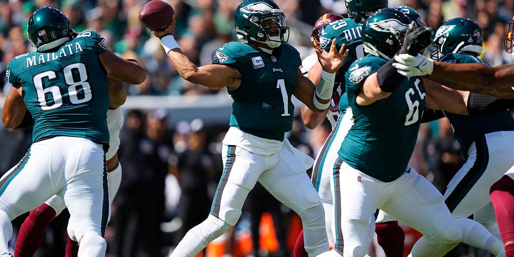 Hurts throws for 319 yards, Elliott's 54-yarder lifts 4-0 Eagles past  Commanders 34-31 in OT