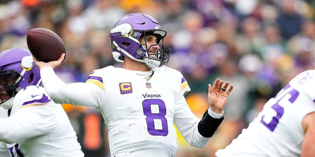 Kirk Cousins throws two touchdown passes in Vikings’ win over Packers before late exit with injury