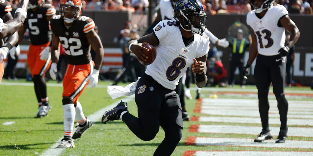 Lamar Jackson has 4 TDs as Ravens roll to 28-3 win over Browns and rookie  QB Thompson-Robinson - WTOP News