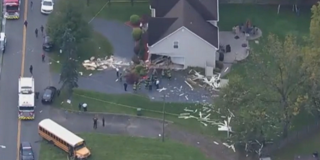 School bus crashes into Edison, NJ, home, causing extensive damage - Vimarsana News
