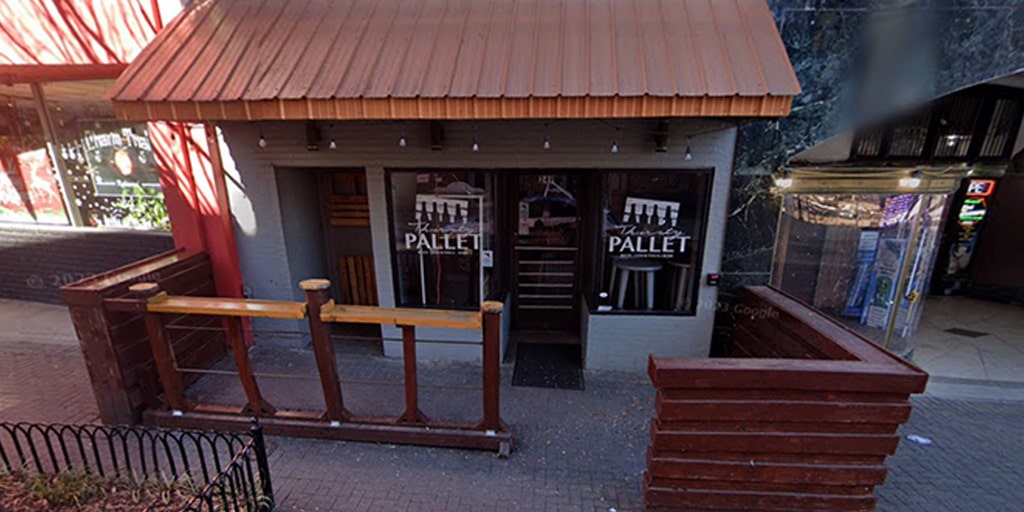 Cocktails fly when wild brawl bar breaks out, spills out into street: police - Vimarsana News