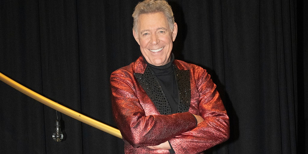 'Dancing with the Stars' contestant Barry Williams, 69, describes intense workout routine: 'I'm a basket case' - Vimarsana News