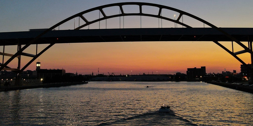 Feds, local officials pledge $450M to dredge out Milwaukee waterways - Vimarsana News