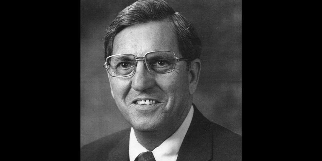 Ted Schwinden, former Montana governor and WWII veteran, dies at age 98 - Vimarsana News