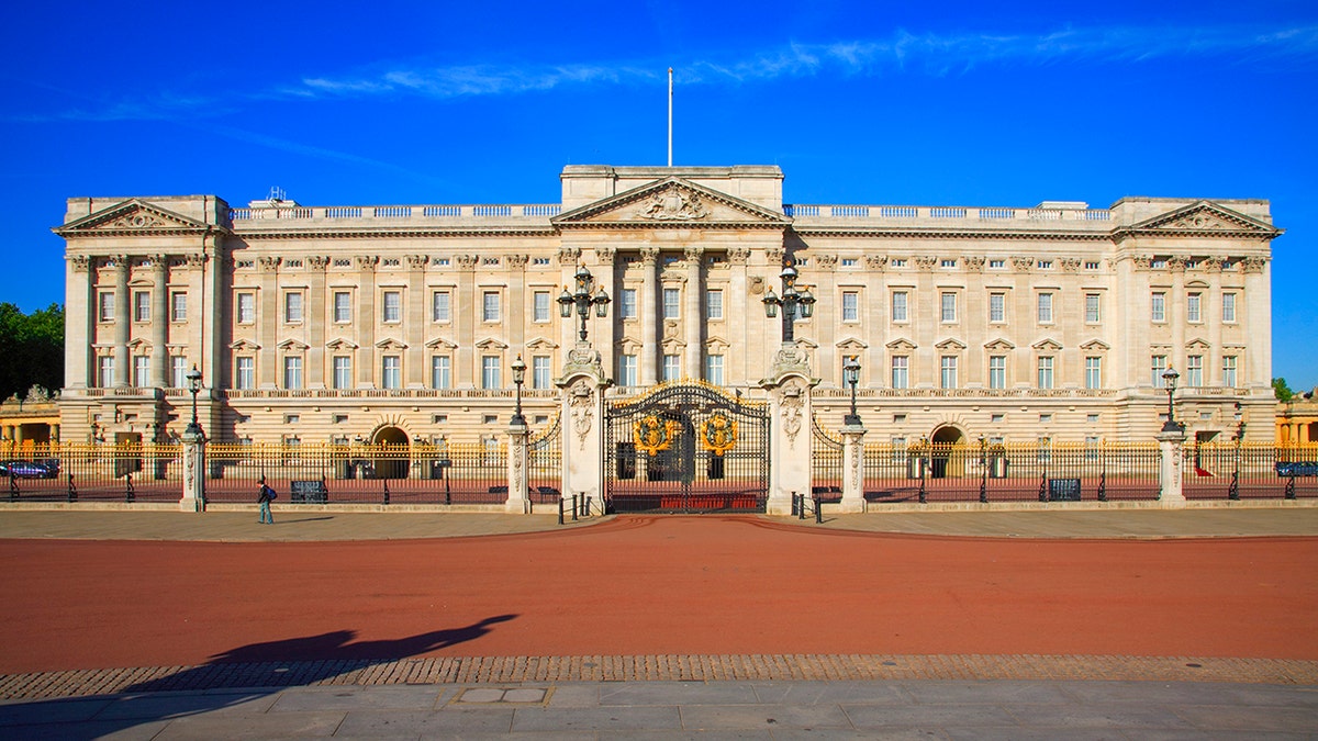 A front view of Buckingham Palace