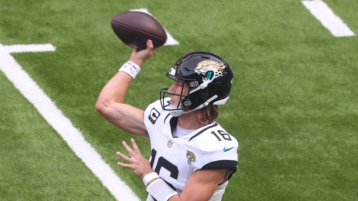 Trevor Lawrence throws ball