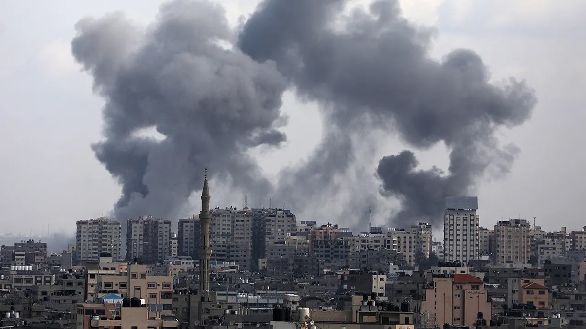 Smoke from Israeli bombing building in Rafa