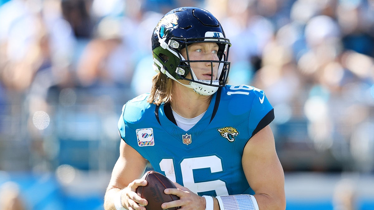 Jaguars Star QB Trevor Lawrence Clears Concussion Protocol, Expected To ...