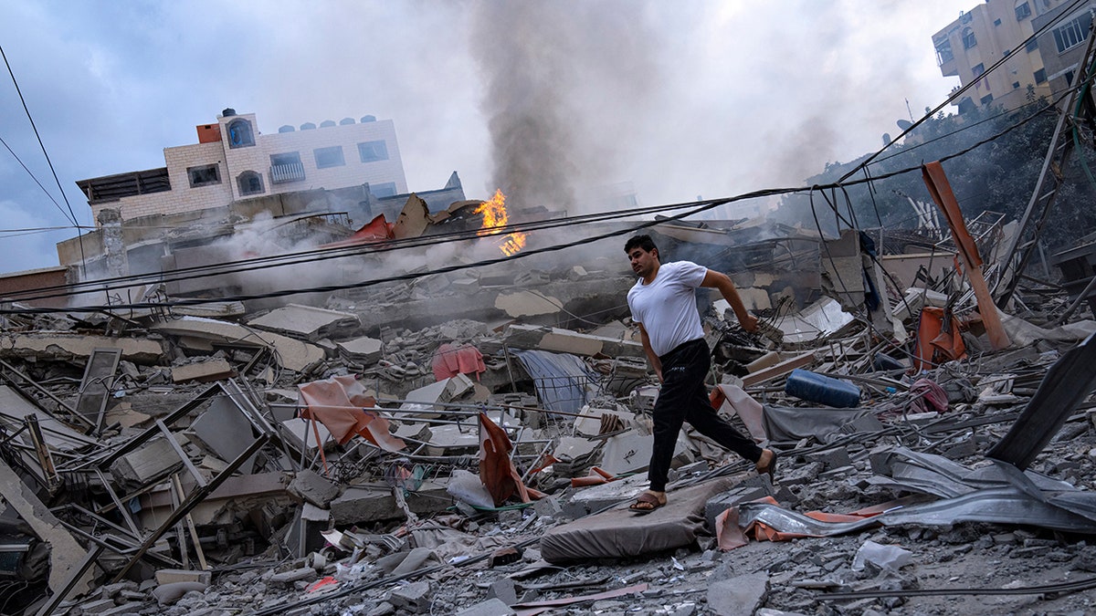 Ataques aéreos na cidade de Gaza