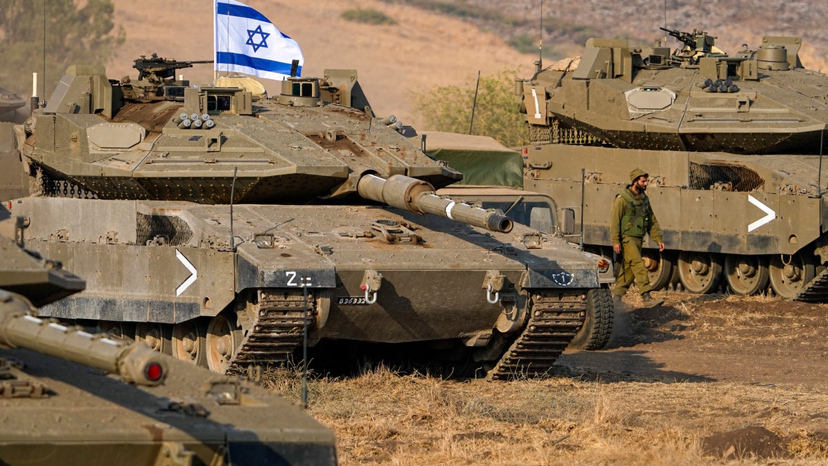 Israel tanks near Lebanon