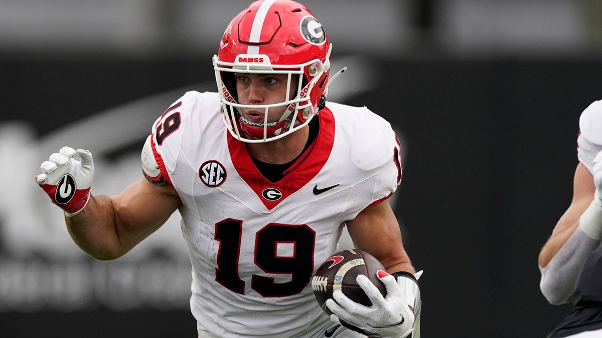Georgia's Brock Bowers may miss at least 4 weeks after ankle surgery:  report | Fox News