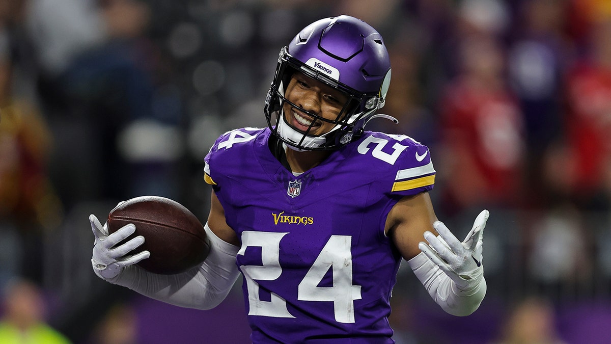 Vikings’ Camryn Bynum Asks For Visa Help For Wife Stuck In Philippines ...