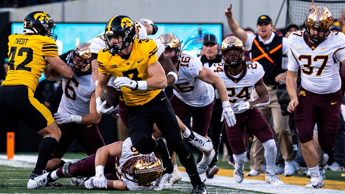 Controversial punt return leaves Iowa baffled in brutal loss to Minnesota 1 Cooper DeJean returns punt