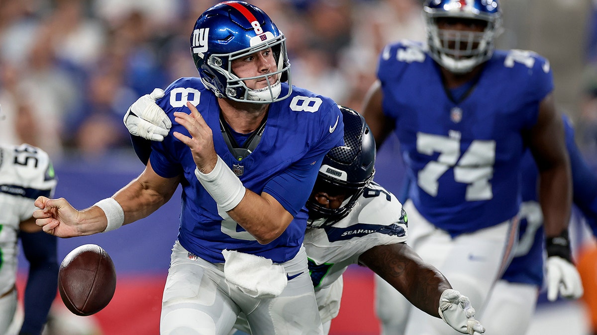 Giants’ Daniel Jones Owns Up To Moment Head Coach Threw Tablet In ...