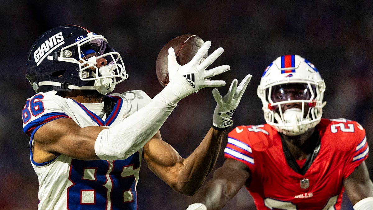 Giants make dubious history in heartbreaking loss to Bills 1 Darius Slayton catches a pass