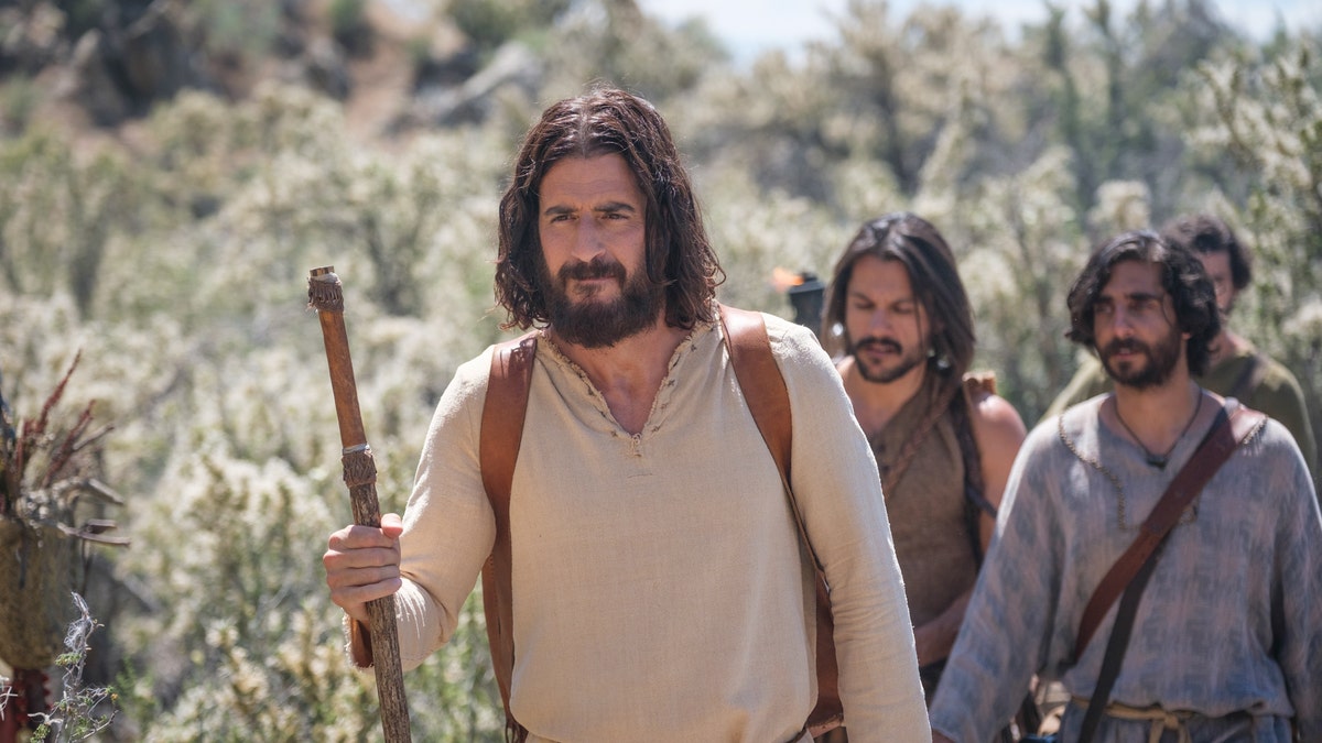 jonathan roumie as jesus and disciples in the chosen