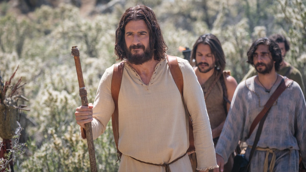 jonathan roumie as jesus and disciples in the chosen