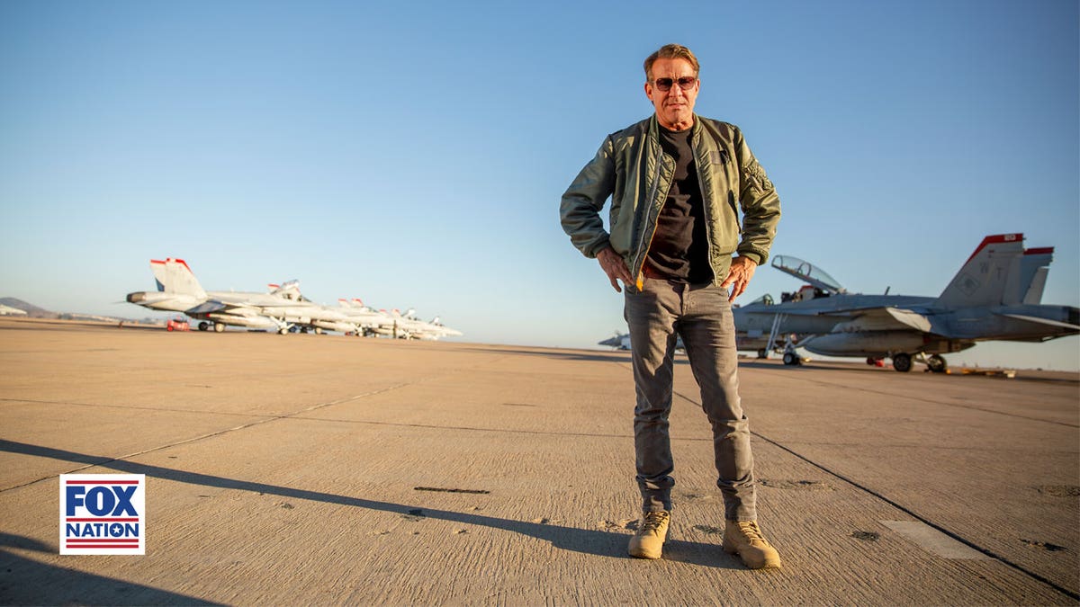 Dennis Quaid Top Combat Pilot