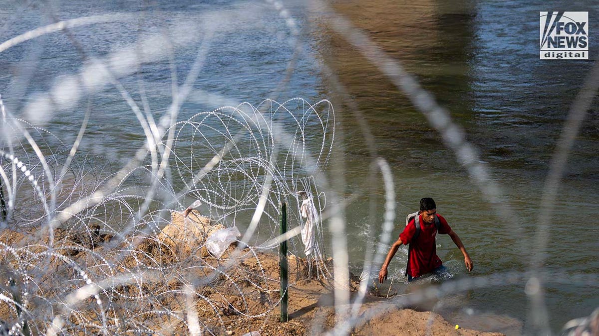 Migrants cross the Rio Grande River to enter the American Border