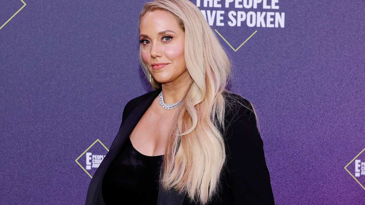 Elizabeth Berkley smiling on the red carpet