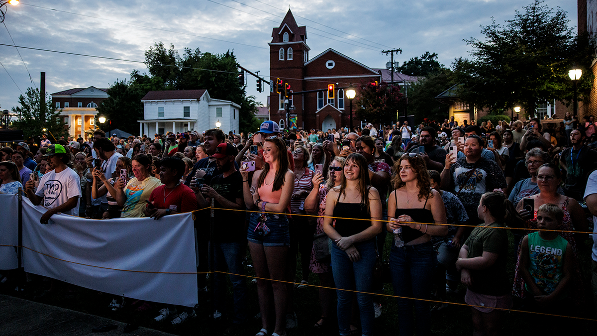 Farmville residents gather for Oliver Anthony