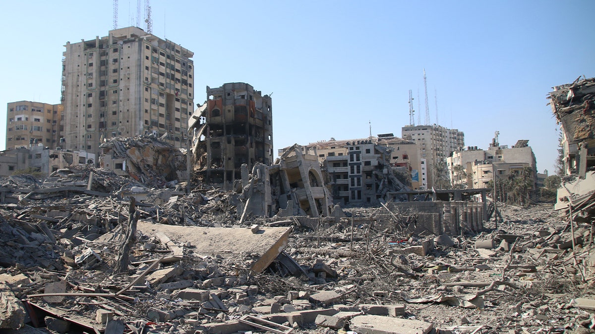 Danos na Cidade de Gaza após ataque aéreo israelense