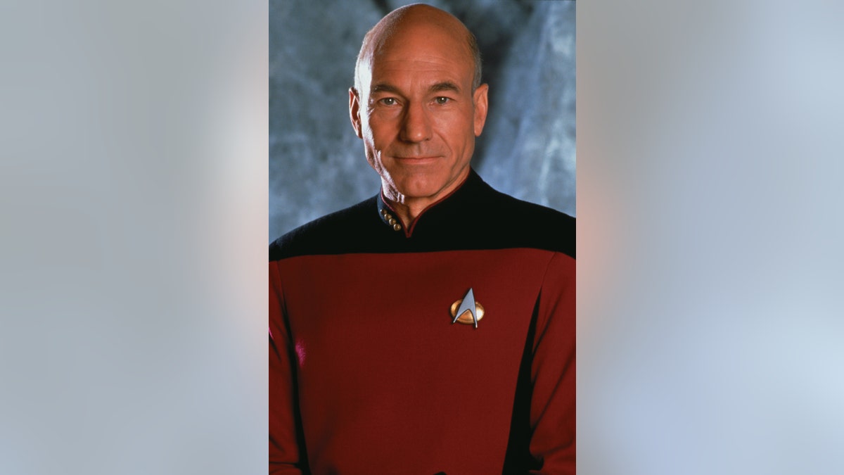 Patrick Stewart fantasiado de Jean Luc Picard em Star Trek: The Next Generation