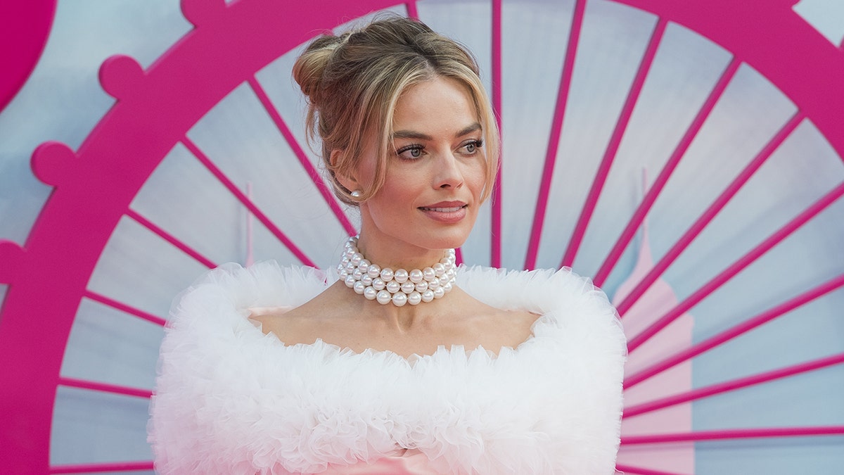 margot robbie at barbie premiere