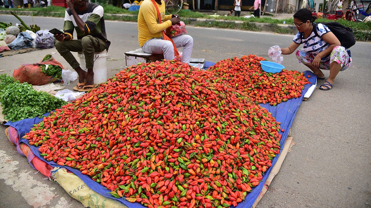 A pile of ghost peppers 