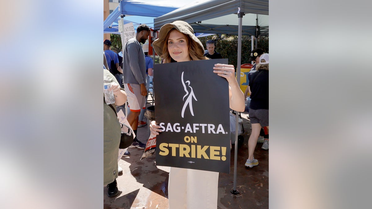 mandy moore on picket line