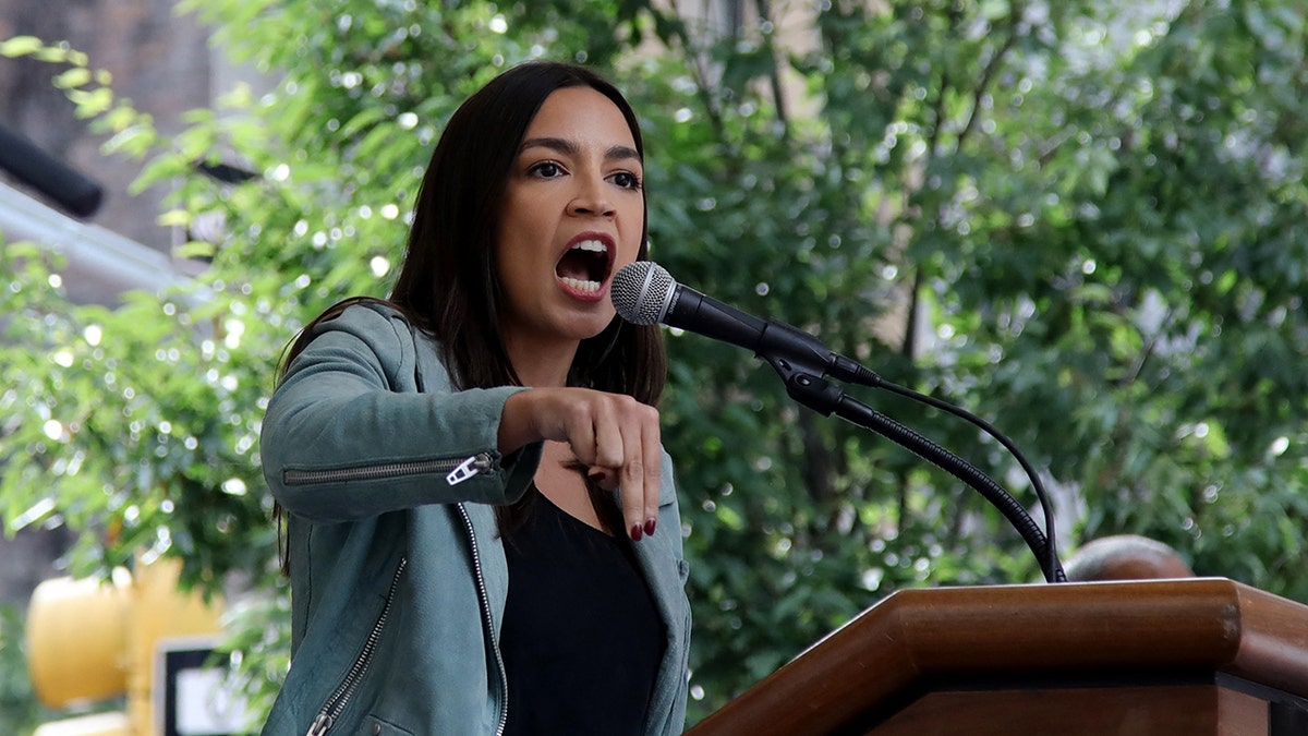 AOC Demands Biden ‘reverse Course’ On Border Wall Construction Amid ...